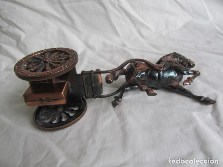 Mecheros: Mechero electr&oacute;nico de bronce en forma de carroza, funcionando - Foto 7