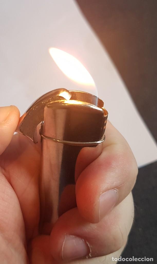 Mecheros: Mechero Encendedor antiguo marca Champ funciona - Foto 3