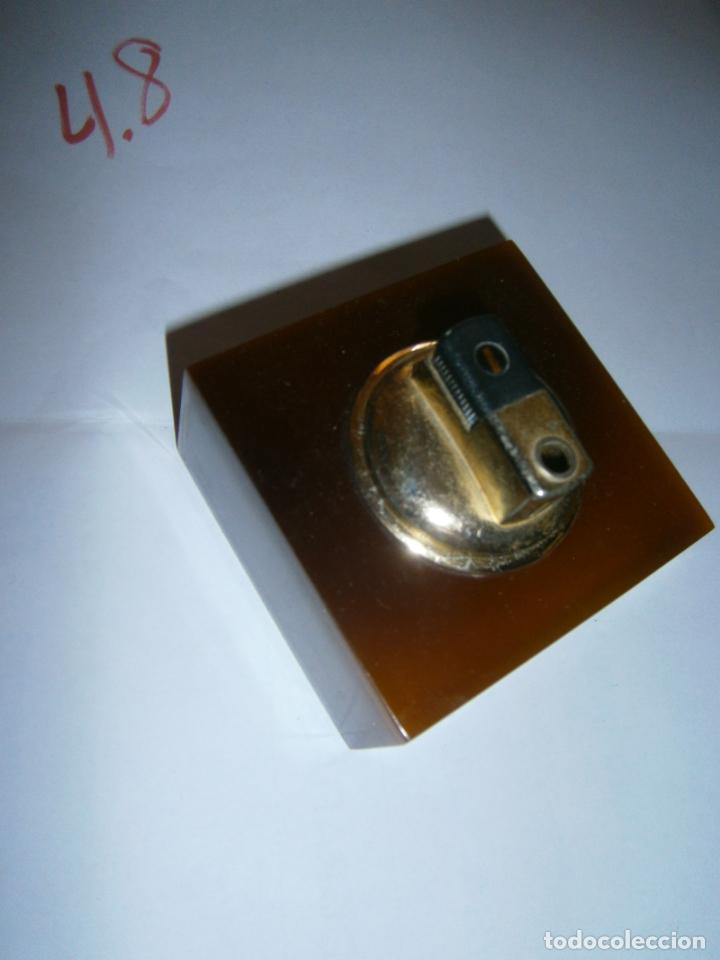 Mecheros: ANTIGUO MECHERO VINTAGE CON BASE - Foto 2