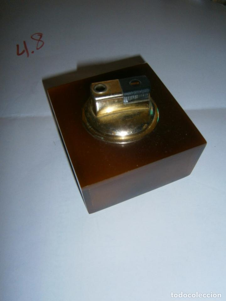 Mecheros: ANTIGUO MECHERO VINTAGE CON BASE - Foto 1