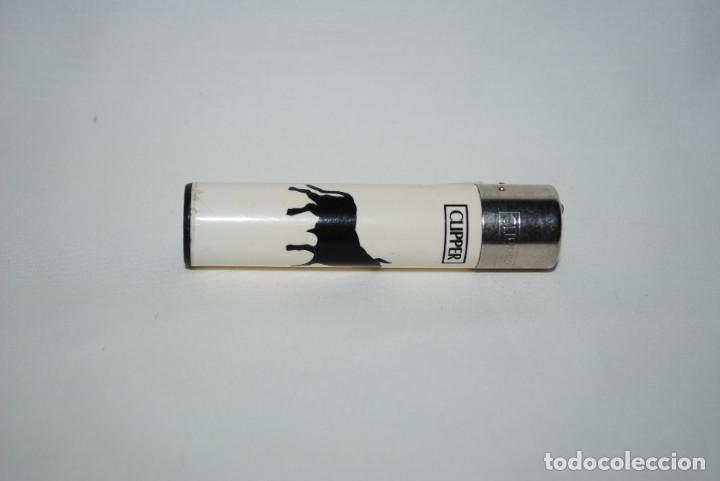 Mecheros: MECHERO CLIPPER , RECARGABLE , EL TORO . - Foto 2