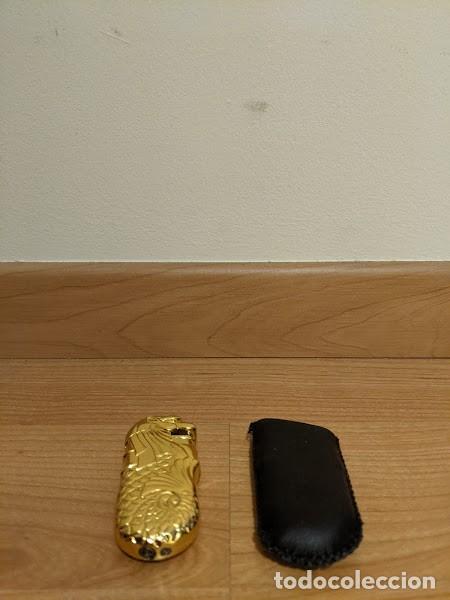 Mecheros: MECHERO DORADO EN FORMA DE LE&Oacute;N EN SU FUNDA - Foto 1