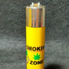 Mecheros: MECHERO CLIPPER AMARILLO SMOKING ZONE ZONA PARA FUMAR DOS PORROS Y HOJAS DE MARIHUANA. Lote 341281268