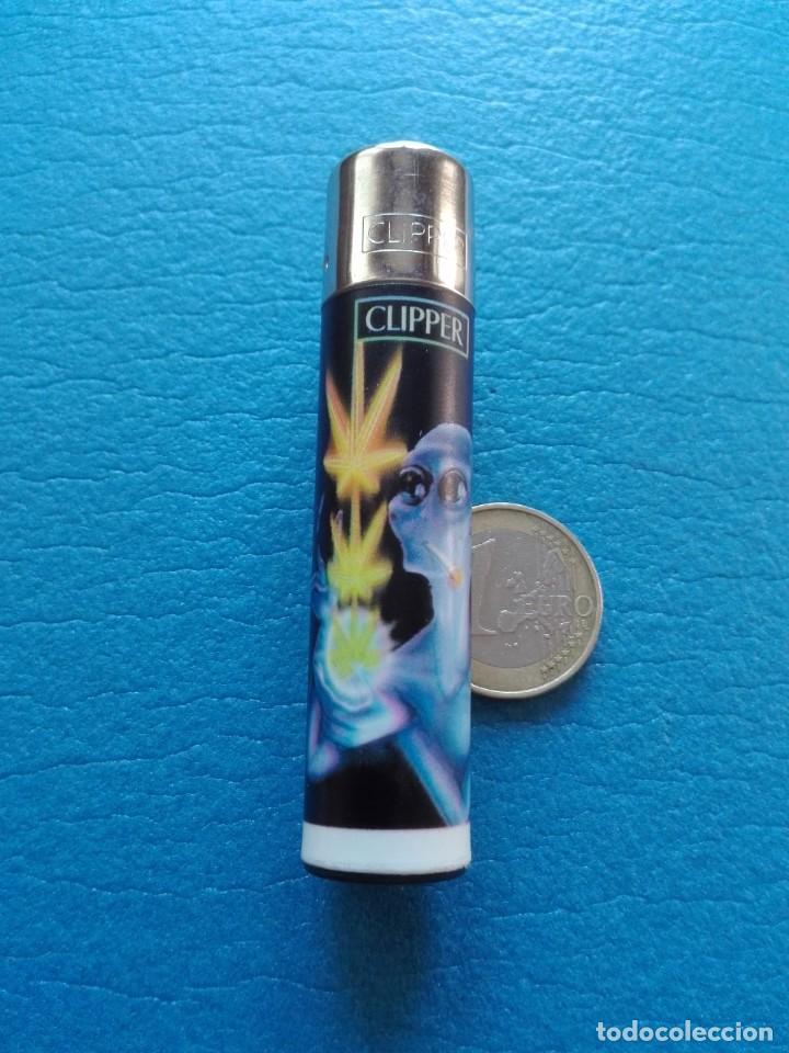 Mecheros: MECHERO CLIPPER - ALIEN CON MARIHUANA - (USADO - FUNCIONA) - Foto 1