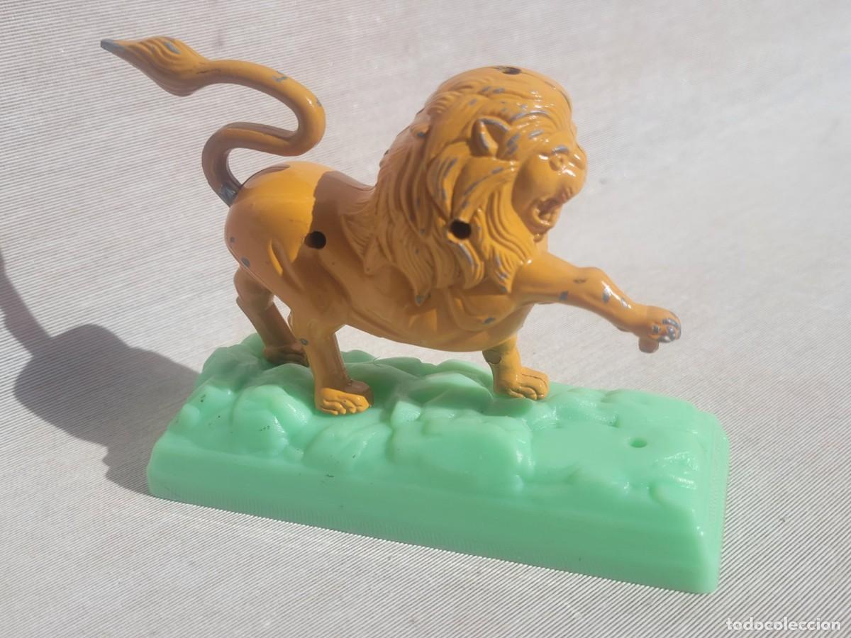 Mecheros: Encendedor vintage con forma de le&oacute;n. - Foto 1