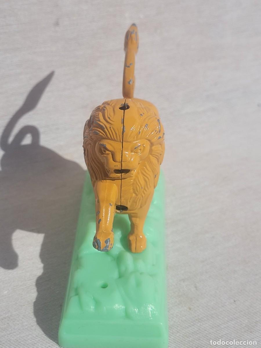 Mecheros: Encendedor vintage con forma de le&oacute;n. - Foto 4