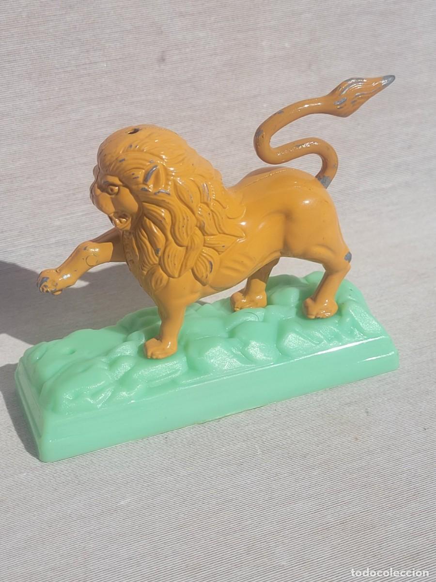 Mecheros: Encendedor vintage con forma de le&oacute;n. - Foto 5