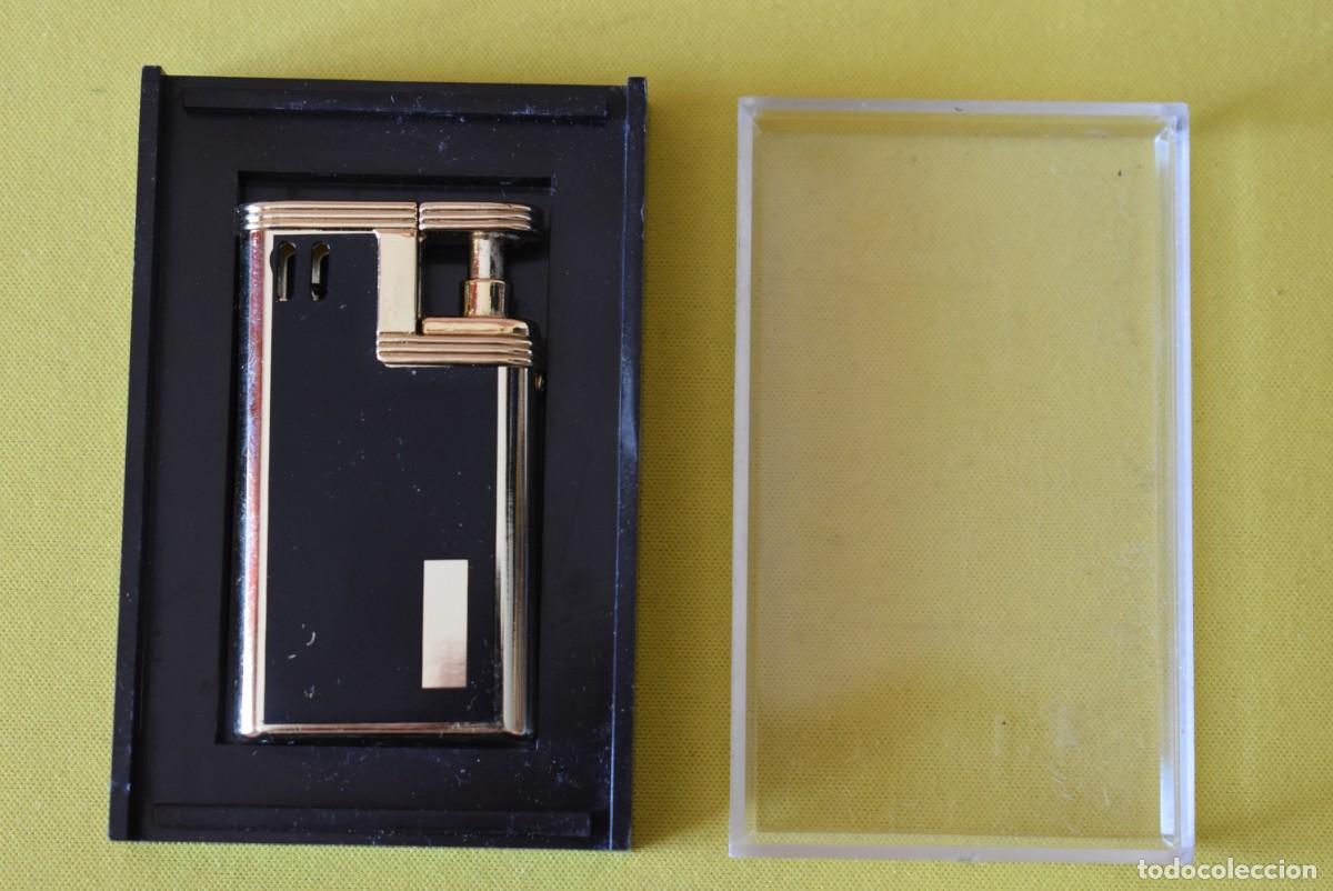 Mecheros: Antiguo mechero en caja recargable. - Foto 1