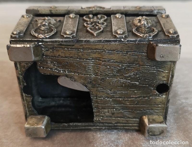 Mecheros: Mechero en Forma de Ba&uacute;l - Foto 2