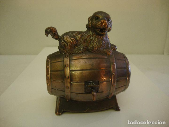 Mecheros: MECHERO EN FORMA DE TONEL CON PERRO - Foto 1