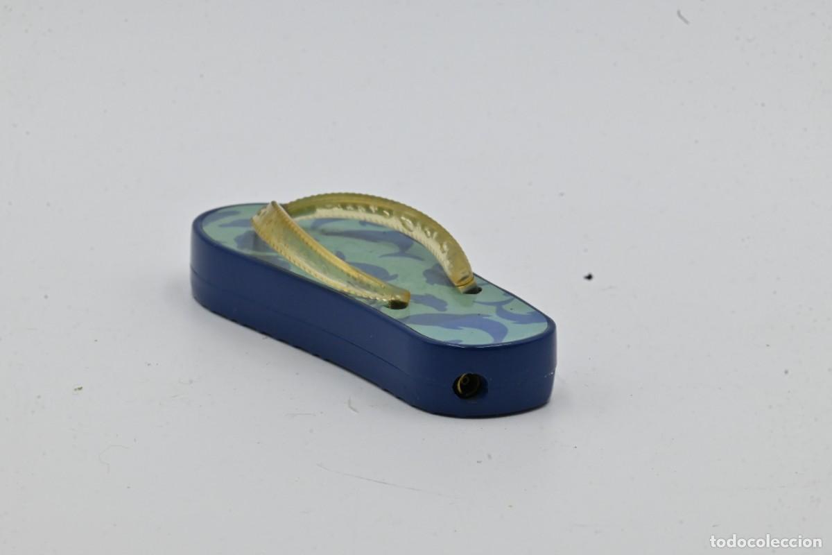 Mecheros: Mechero con forma chancla azul con cinta transparente - Foto 2
