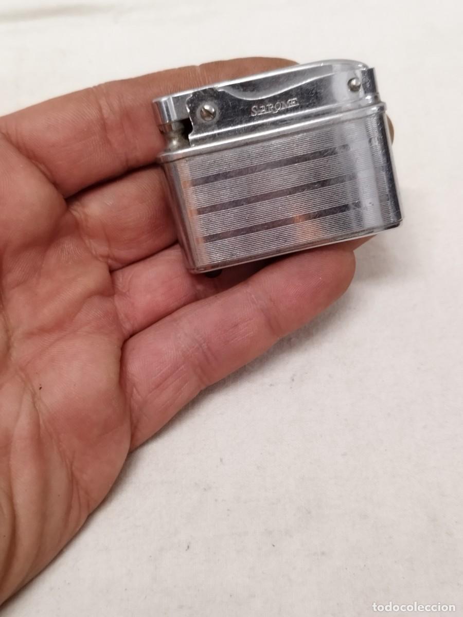 Mecheros: Antiguo mechero de metal plateado Sarome. Sin probar.