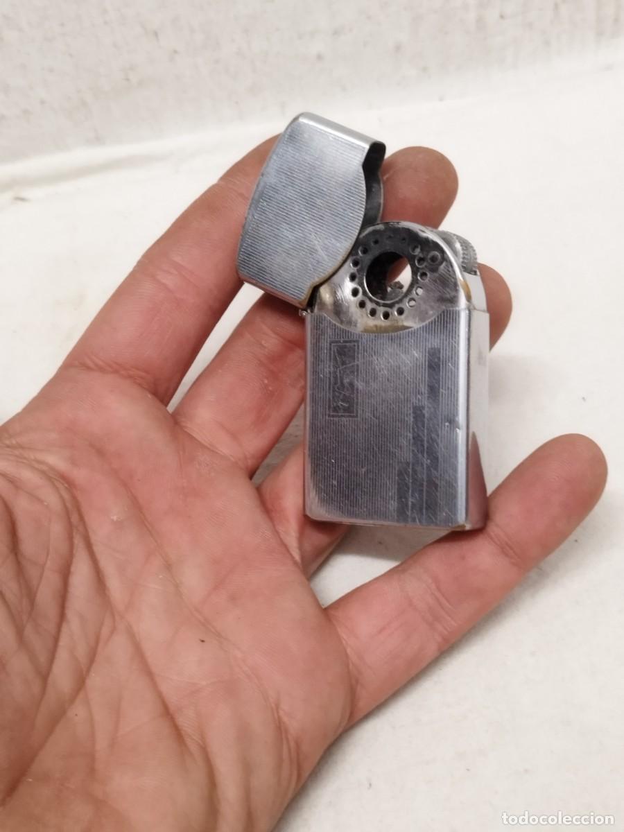 Mecheros: Antiguo mechero, encendedor Zenith Windproof. Para pipa o cigarro, con juego en la tapadera.