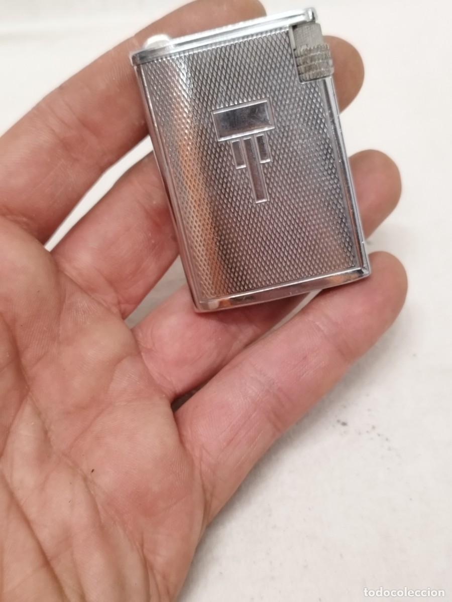 Mecheros: Antiguo mechero, encendedor tipo Art Deco. Con llama lateral. Sin probar y a identificar.