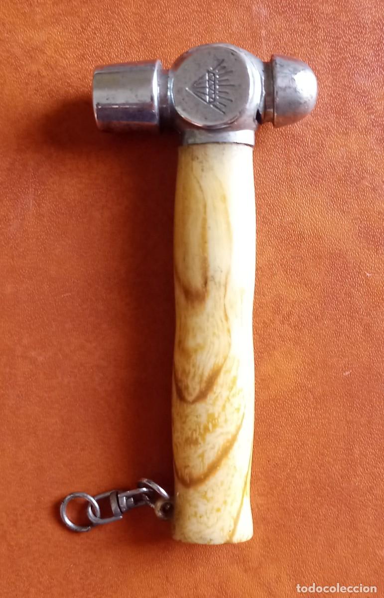 Mecheros: Isqueiro em forma de martelo