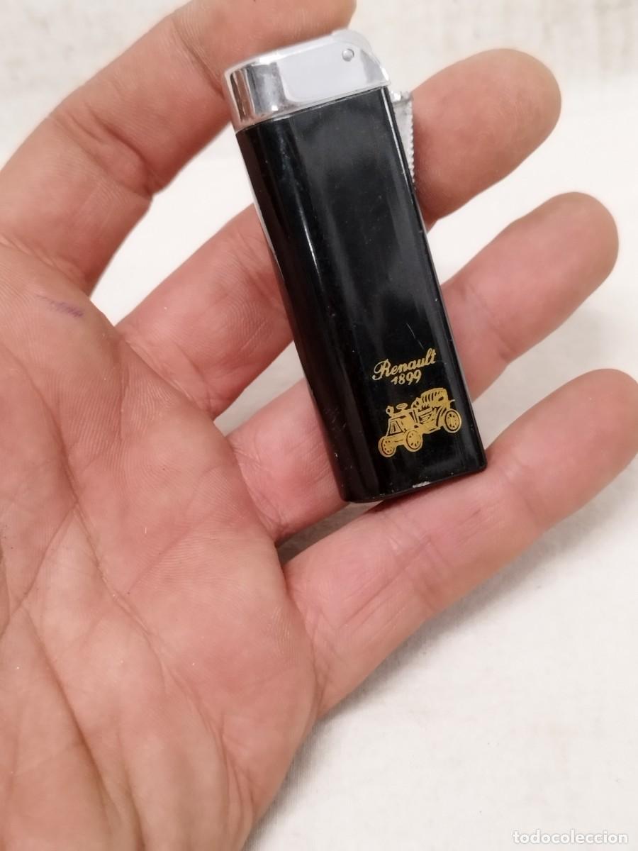Mecheros: Antiguo mechero, encendedor Feudor. Con imagen de un Renault 1899. Sin probar.