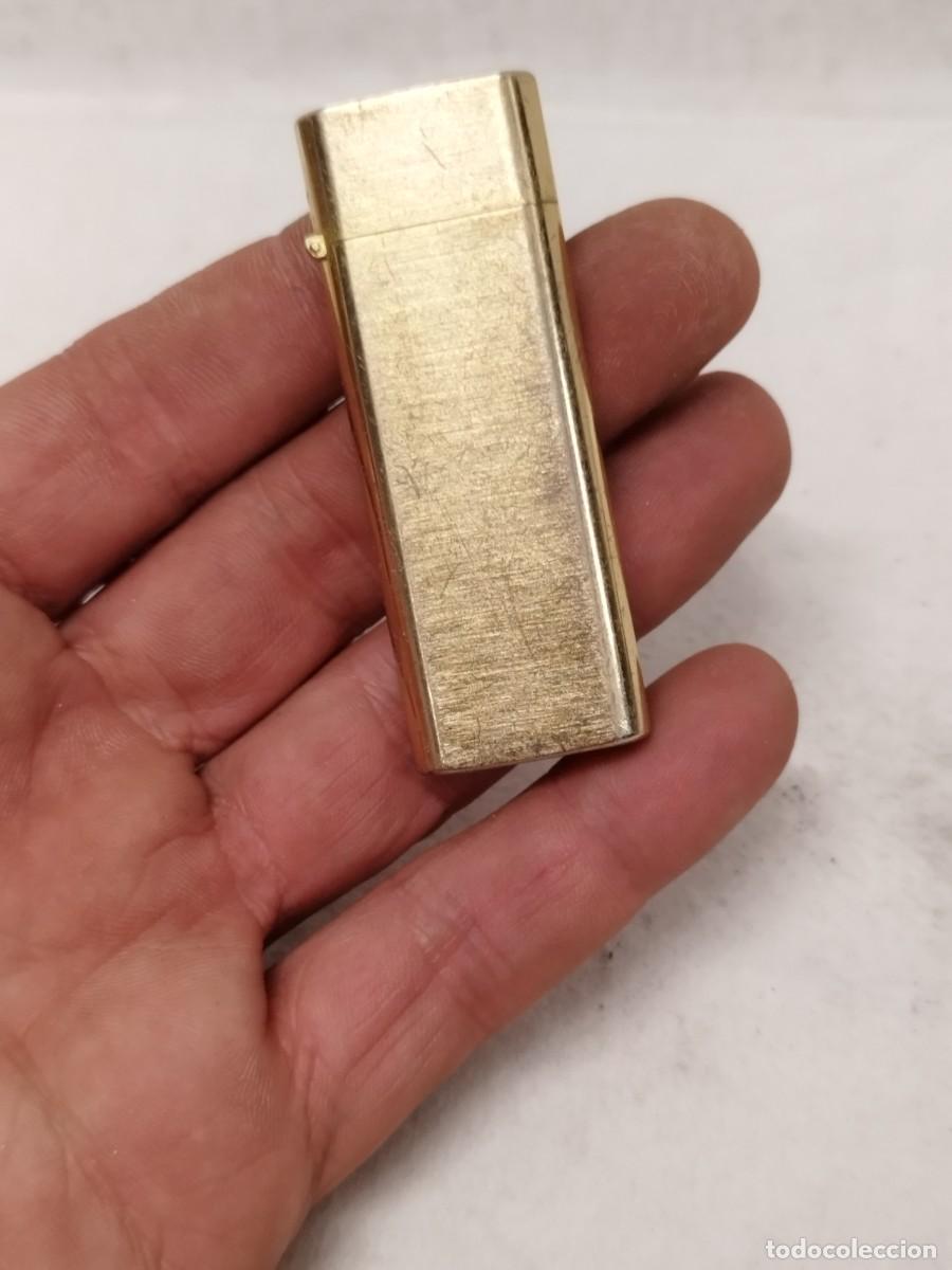Mecheros: Antiguo mechero encendedor de metal dorado, marca Sharp. Sin probar.