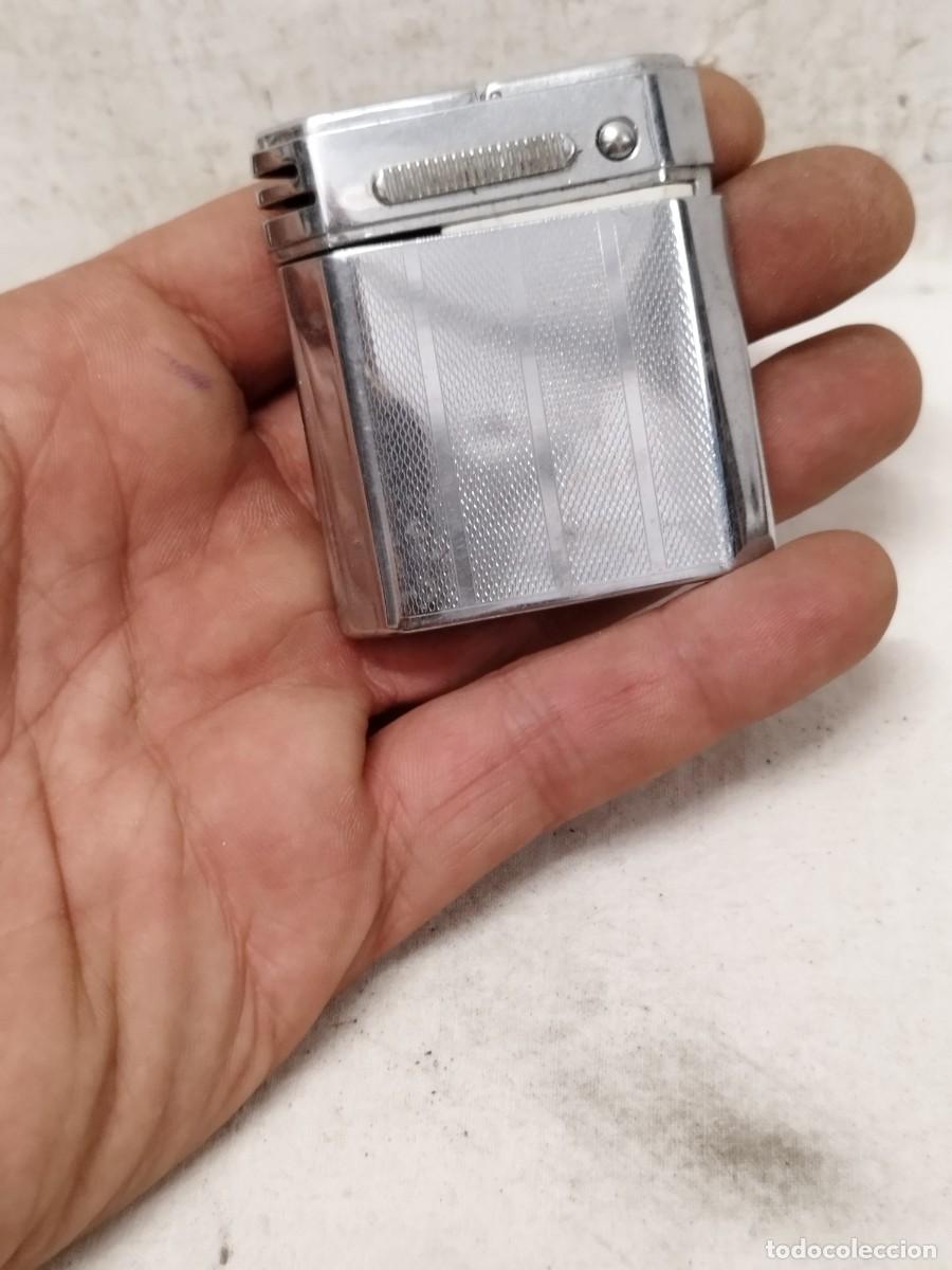 Mecheros: Antiguo mechero encendedor Fumalux FL 400. Sin probar.