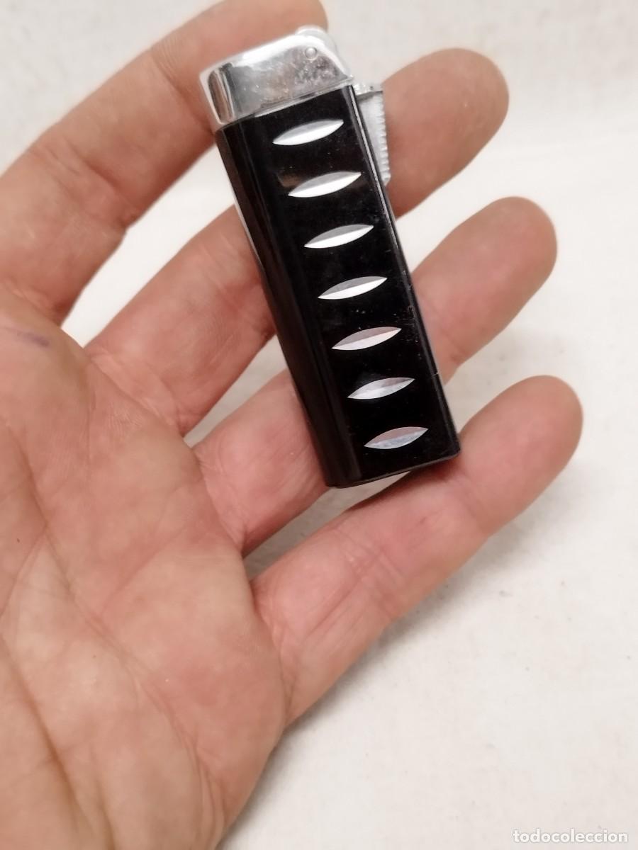 Mecheros: Antiguo Mechero, encendedor Feudor. Sin probar.
