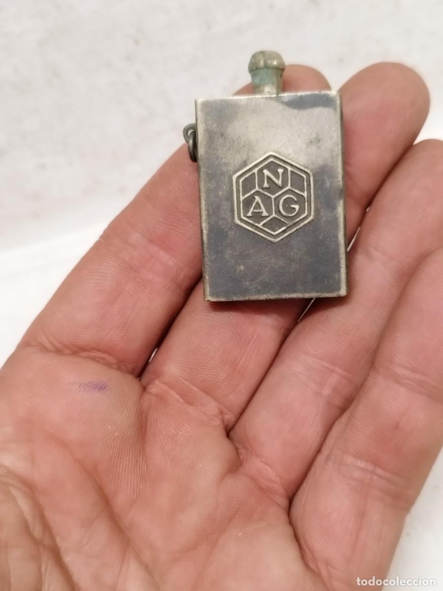 Mecheros: Mechero, encendedor cerilla chisquero. Con las letras NAG en relieve, sin marca.
