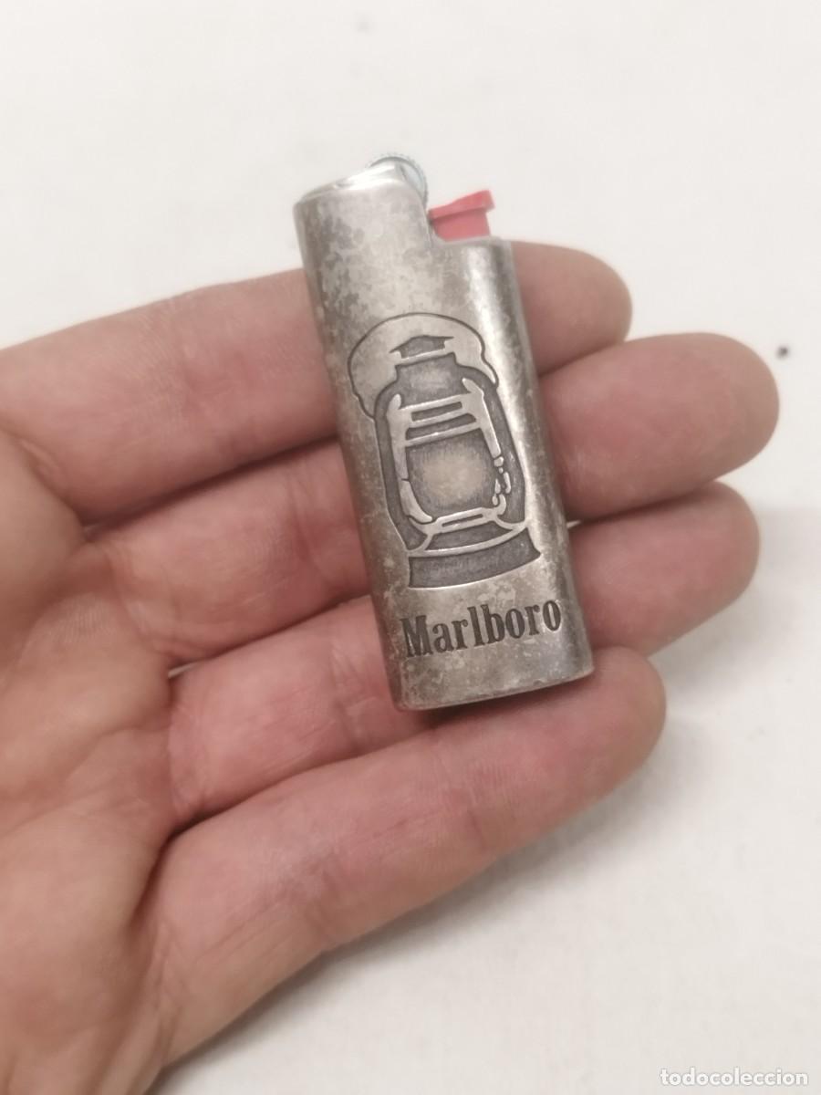 Mecheros: Funda metalica publicidad tabaco, cigarrillos Marlboro. Para mecheros Bic peque&ntilde;os.