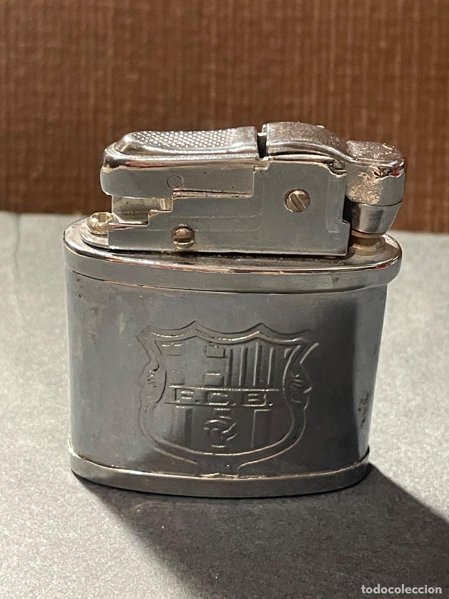 Mecheros: F.C.B.- FUTBOL CLUB BARCELONA ANTIGUO MECHERO DE GASOLINA EN LA BASE R.F.C.B. - BUEN ESTADO 5,5X4,5