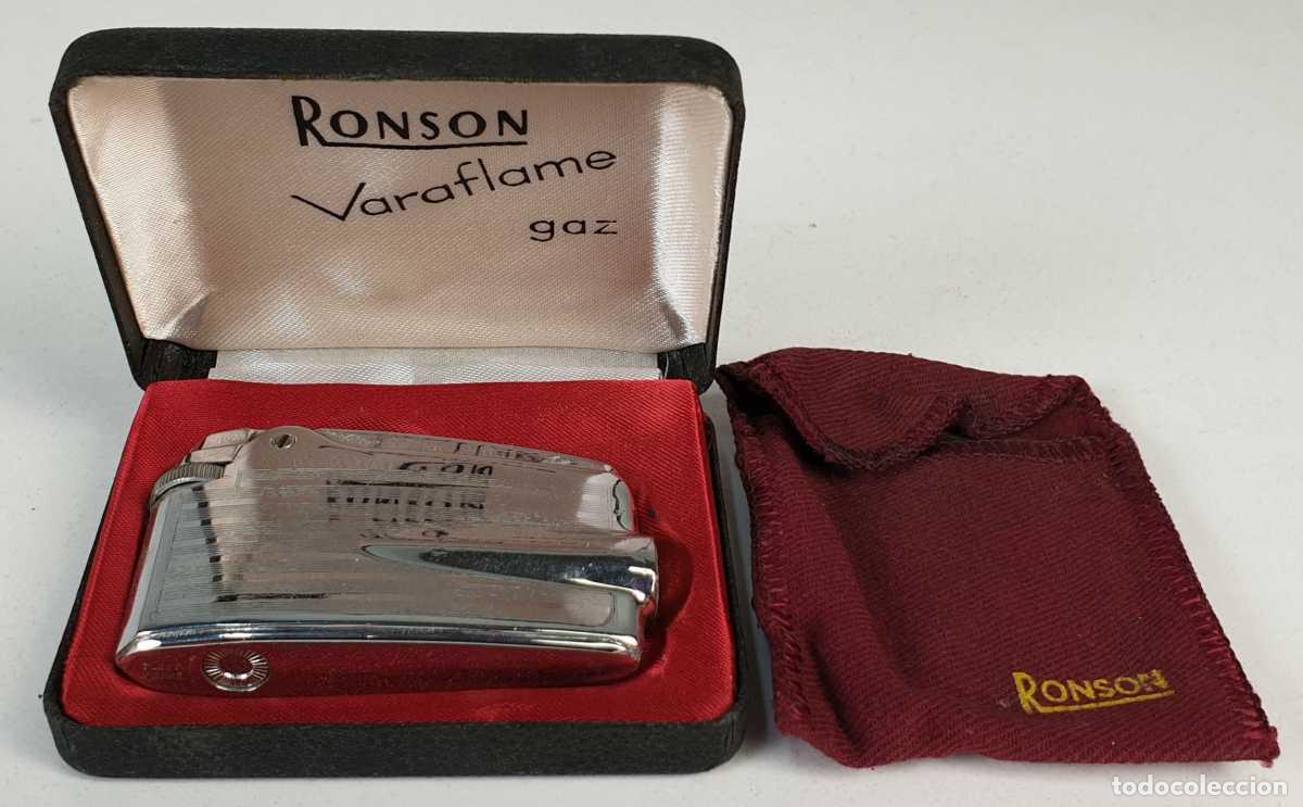 Mecheros: ENCENDEDOR A GAS RONSON VARAFLAME. METAL PLATEADO. CAJA ORIGINAL. CIRCA 1960.