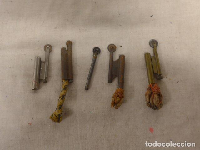 Mecheros: Antiguos 3 mechero de principios de siglo XX a identificar, seguramente de epoca de guerra civil.