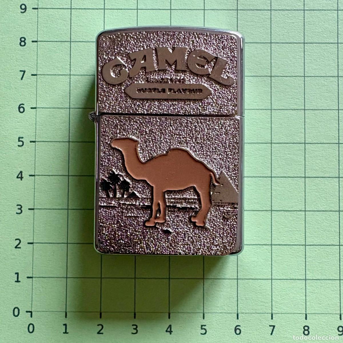 Mecheros: MECHERO ESTILO ZIPPO, NO ES MARCA ZIPPO, CAMEL CIGARRILLOS CIGARROS, SIN USO, DE EXPOSICI&Oacute;N