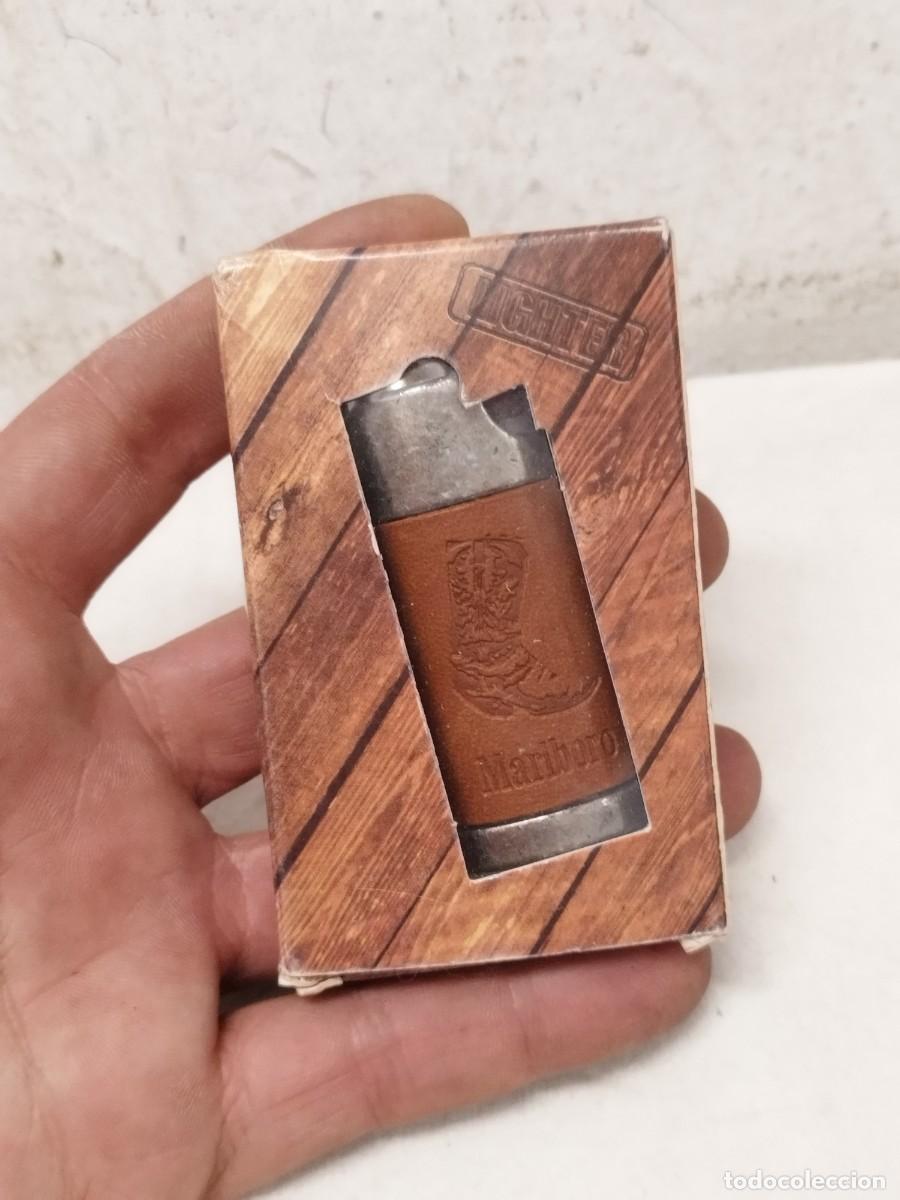 Mecheros: Funda para mechero publicidad tabaco Marlboro. Cigarros, cigarrillos. En su caja.