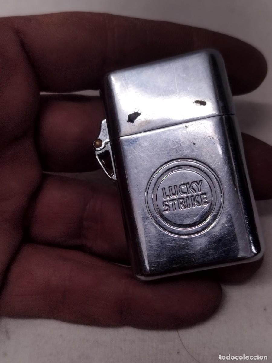Mecheros: Mechero, encendedor tipo Zippo autom&aacute;tico a gas. Publicidad tabaco Lucky Strike. Cigarro, cigarrillo