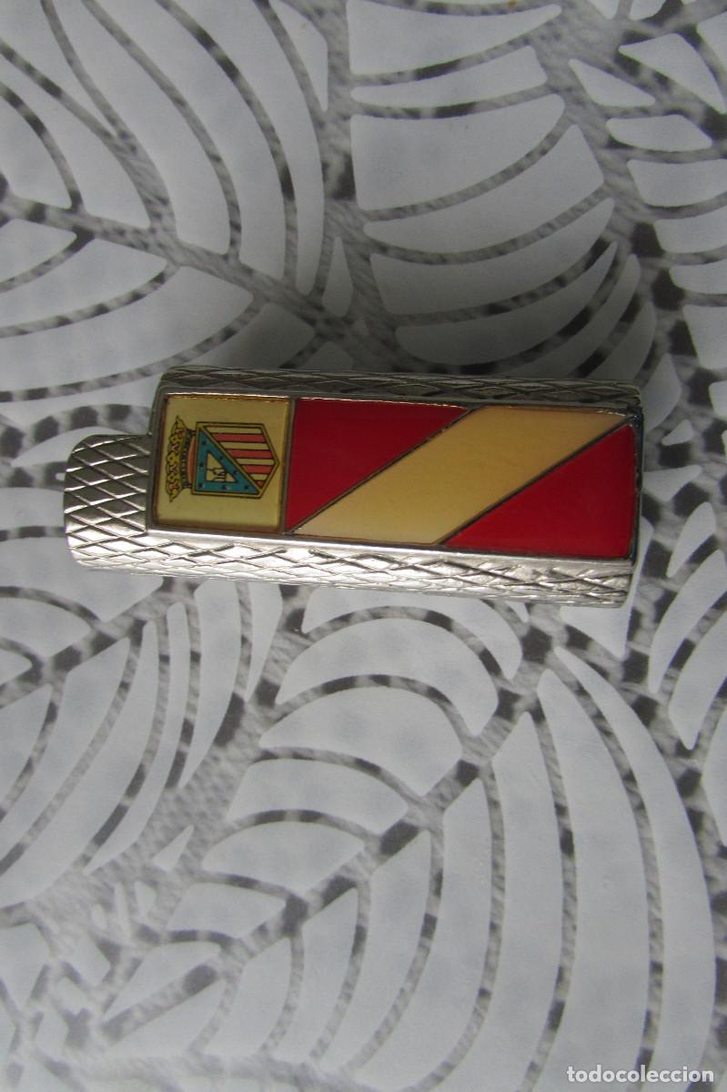 Mecheros: Antigua Funda De Mechero Met&aacute;lica - Escudo Atletico de Madrid - Medidas 6 X 2,5 cm