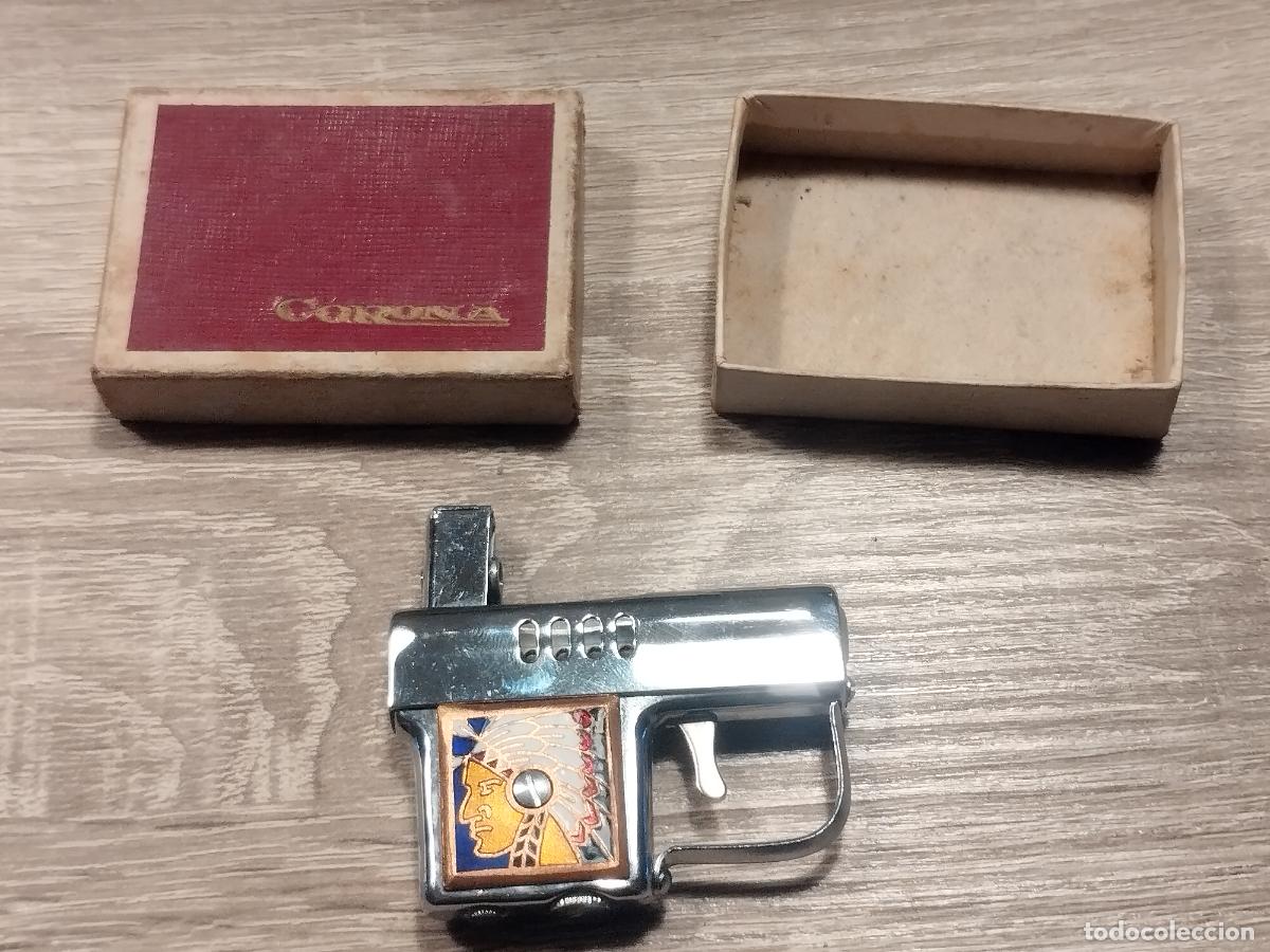 Mecheros: JT - ANTIGUO MECHERO CORONA. TIPO PISTOLA. EN SU CAJA ORIGINAL. ESMALTADO. MUY BUENA CALIDAD.