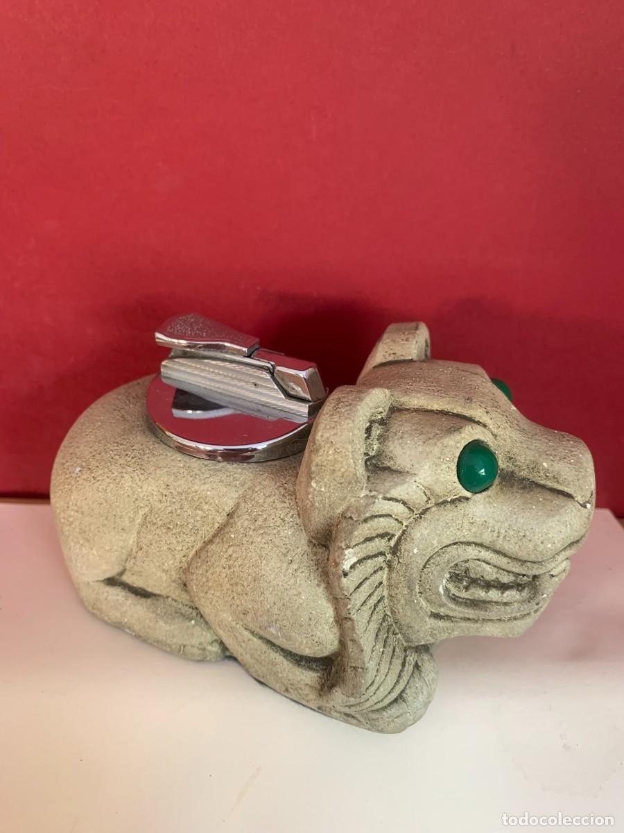 Mecheros: MECHERO DE MESA NICO SOBRE BASE DE PIEDRA FIGURA DE DRAG&Oacute;N