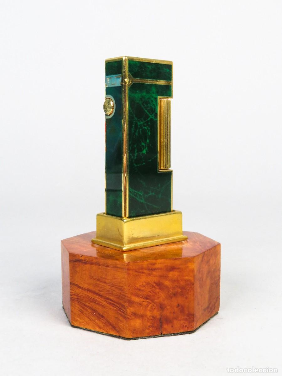 Mecheros: Mechero encendedor Dunhill Rollagas plaque oro lacado verde m&aacute;rmol en soporte de madera hacia 1980