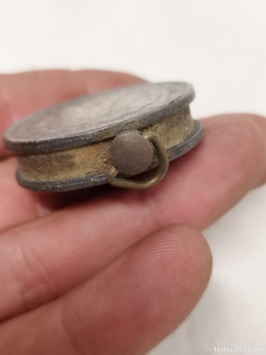 Mecheros: Antiguo mechero en forma de moneda de d&oacute;lar. A identificar. - Foto 2