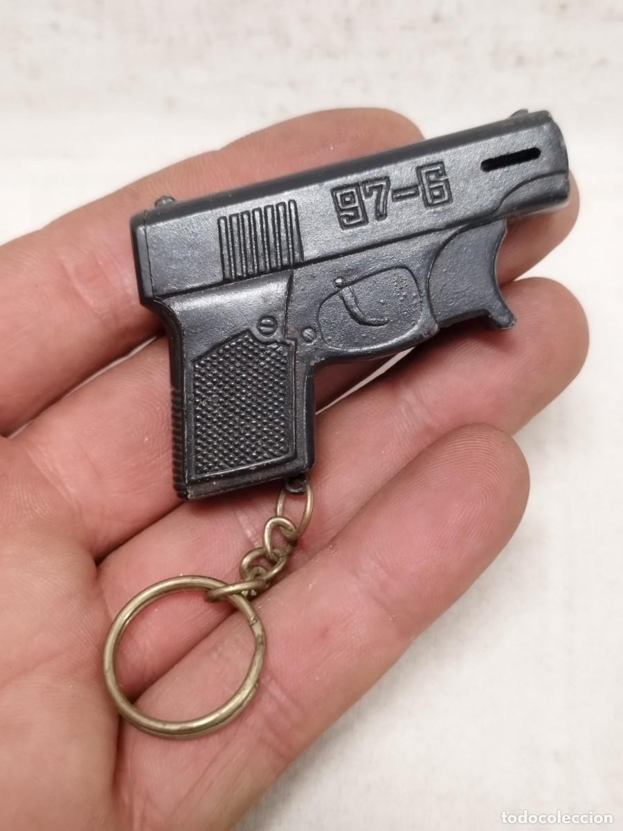 Mecheros: Antiguo mechero, encendedor llavero pistola. Sin probar.