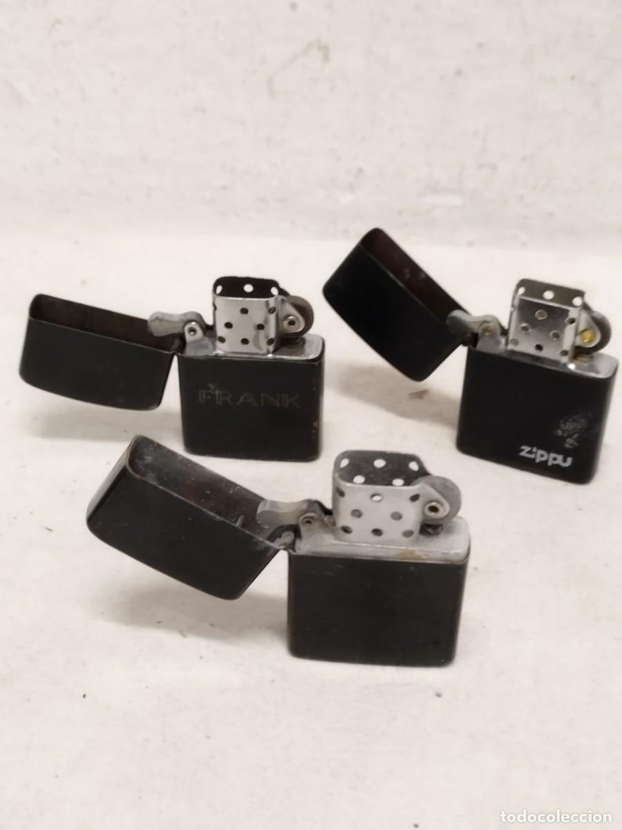 Mecheros: Lote de 4 Mecheros, encendedores tipo Zippo de color negro. Sin probar. Uno grabado FRANK.