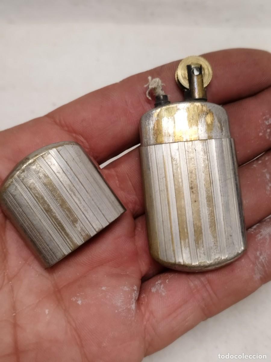 Mecheros: Antiguo mechero, encendedor de metal plateado, epoca guerra civil.