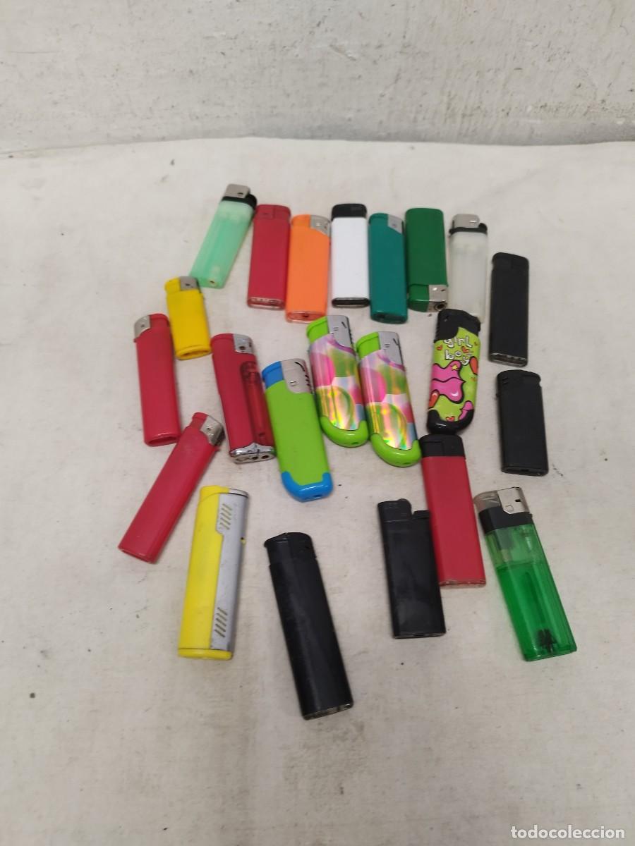 Mecheros: Lote de 22 mecheros encendedores, los que se ven en las fotos sin probar.