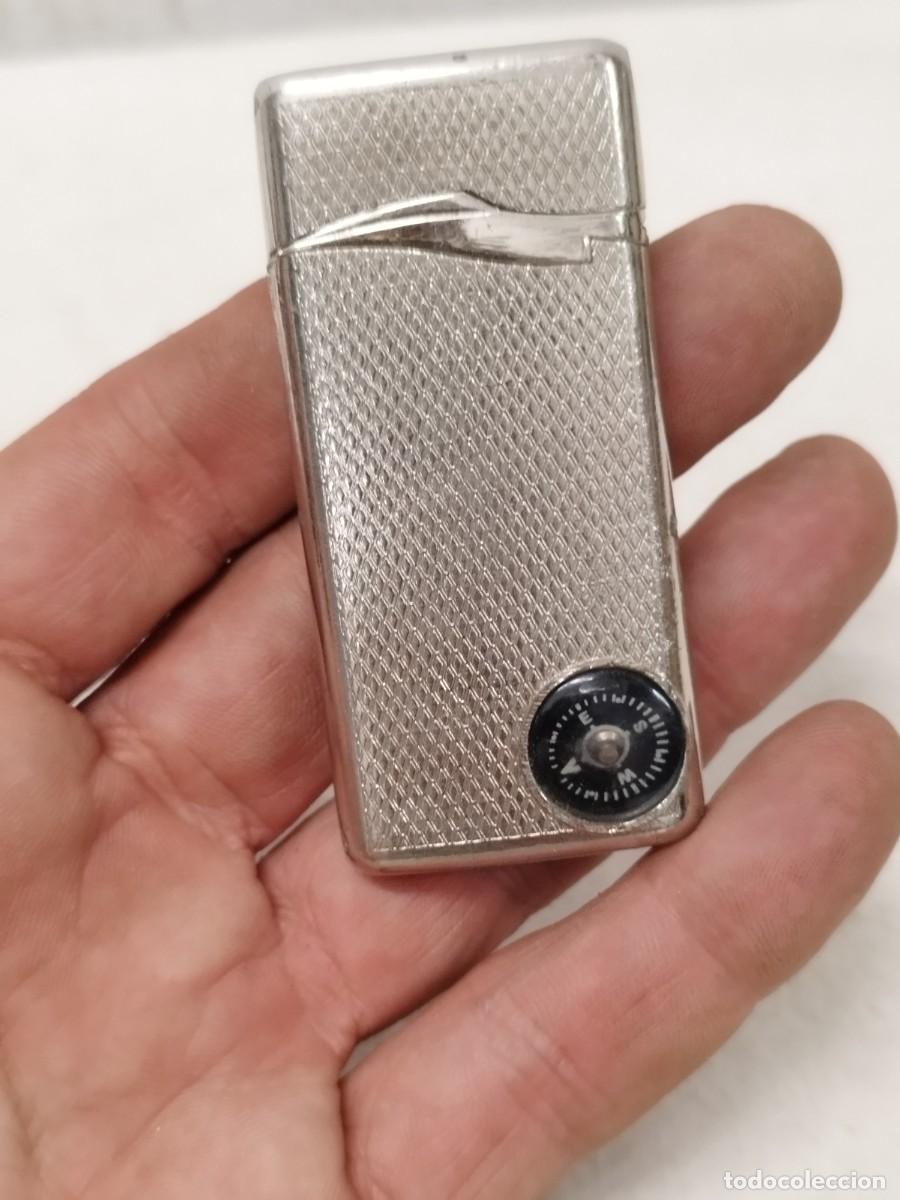 Mecheros: Antiguo mechero, encendedor turbo. Riyue, con br&uacute;jula y sin probar.