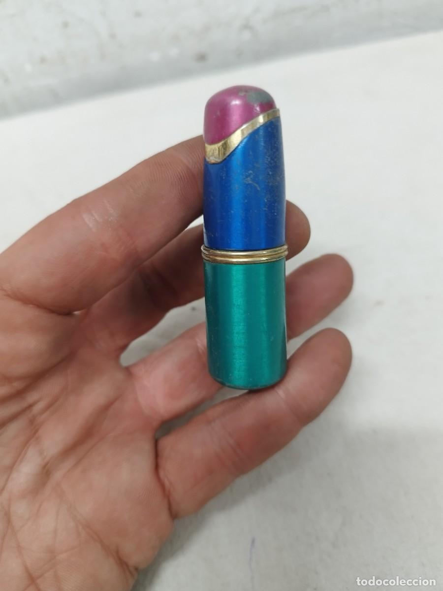 Mecheros: Antiguo mechero, encendedor en forma de pintalabios. Sin probar.
