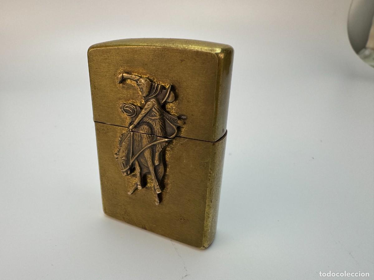 Mecheros: Encendedor Zippo de 1996 con motivo de vaquero a caballo, encendedor vintage de lat&oacute;n, Bradford (Pen
