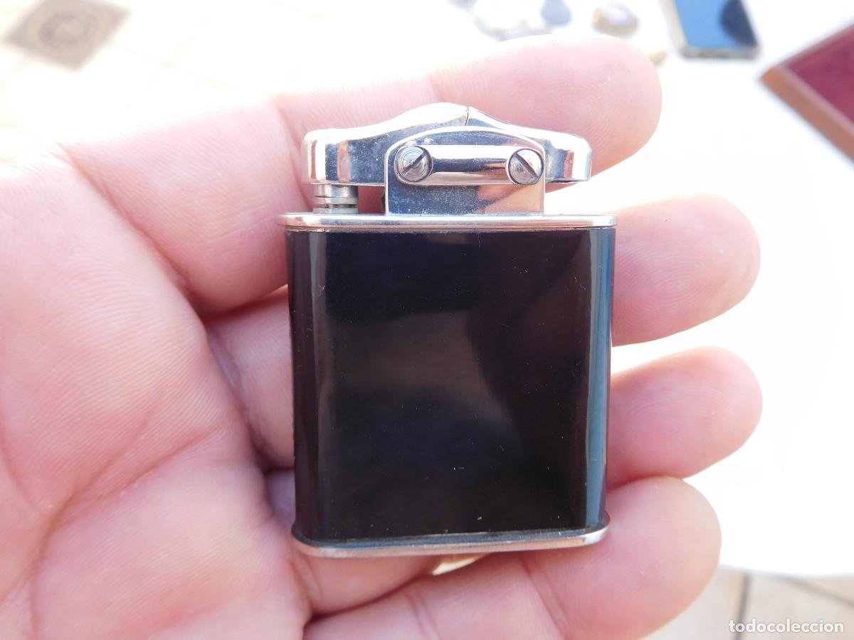 Mecheros: Encendedor de gasolina antiguo Triumph lacado negro semi autom&aacute;tico mechero