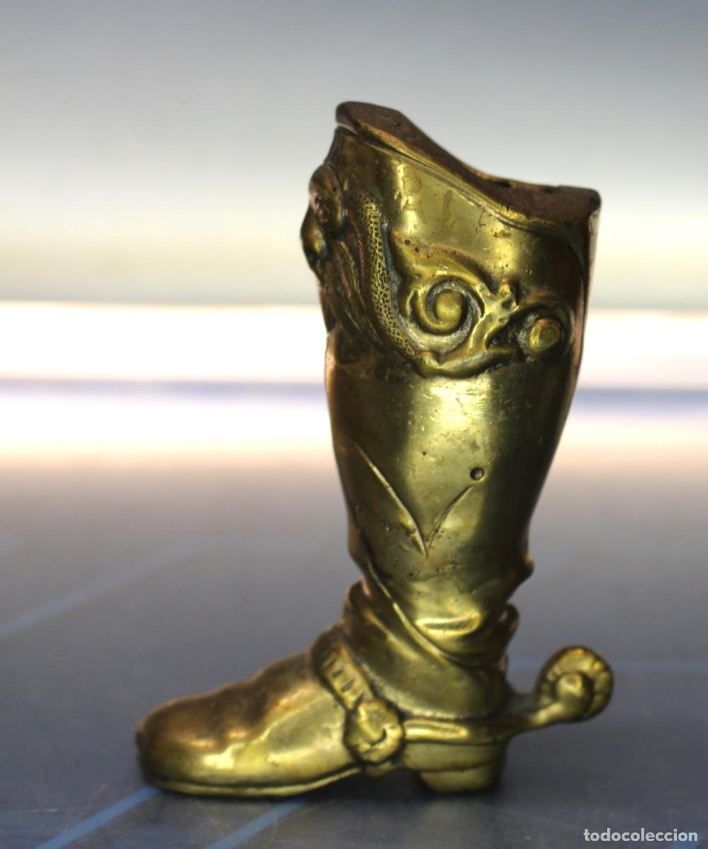 Mecheros: Soporte, porta mechero bota vaquera de bronce. Para Clipper. Vintage.