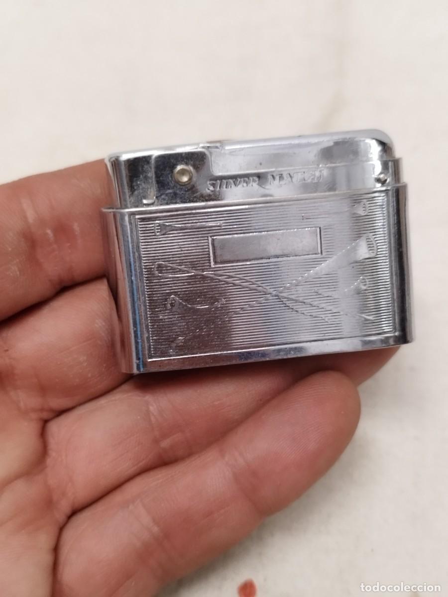 Mecheros: Antiguo mechero Silver Match con relieve de carruaje, diligencia tirada por caballos.
