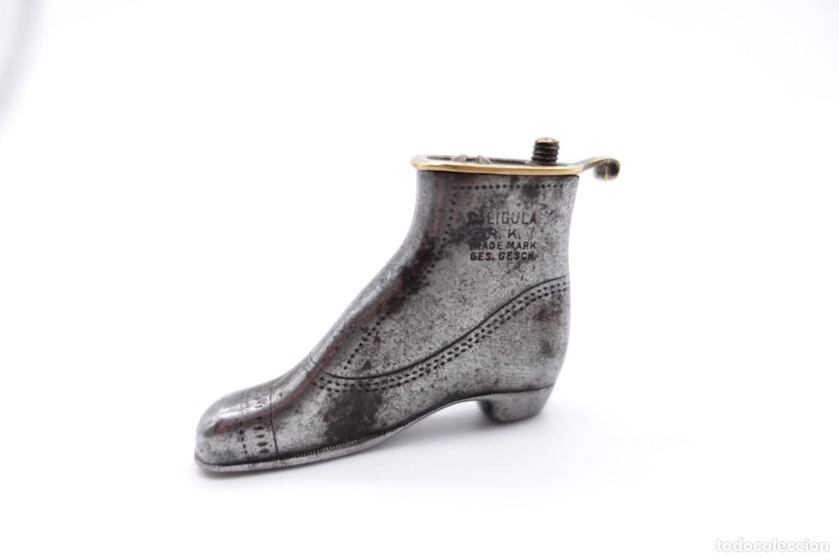 Briquets: MECHERO ANTIGUO EN FORMA DE BOTA CALIGULA R.K. MADE IN DENMARK PATENTADO COLECCI&Oacute;N