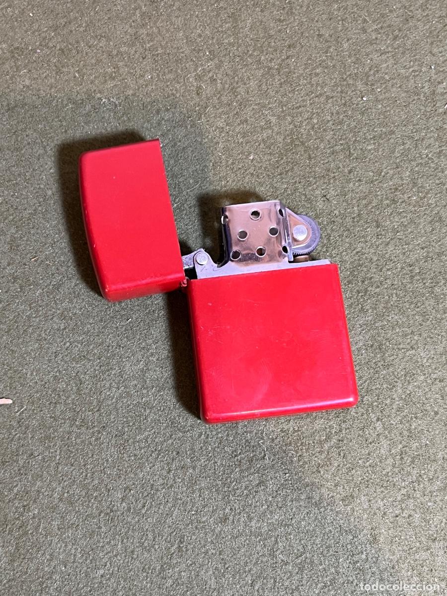 Briquets: Mechero tipo Zippo rojo mate vintage de gasolina a prueba de viento r&eacute;plica funcional