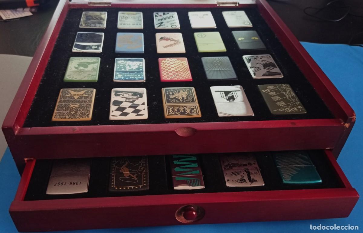 Feuerzeuge: VITRINA EXPOSITOR CON 40 MECHEROS ZIPPO ORIGINALES - 32 X 32 X 8,5 CMS