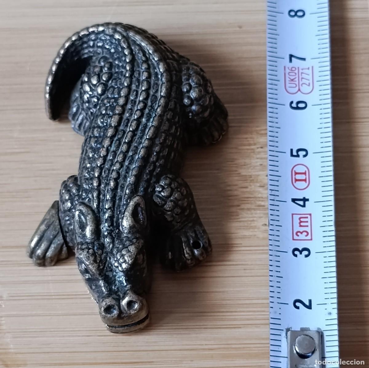 Mecheros: Mechero con forma de cocodrilo en metal - Mecanismo en pata - Para revisar